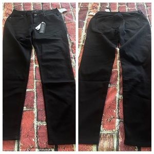NWT DL1961 Coco Curvy Ankle jeans size 31
Pro 360 comfort stretch 
Inseam 30”